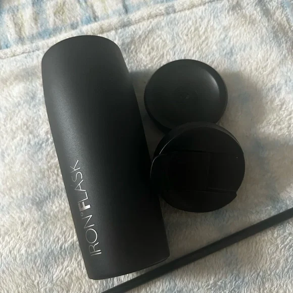 Iron Flask with two lids - Picture 4 of 5